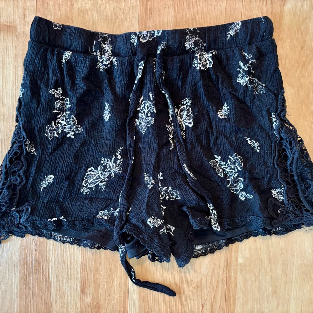 Floral Lace Trim Shorts
